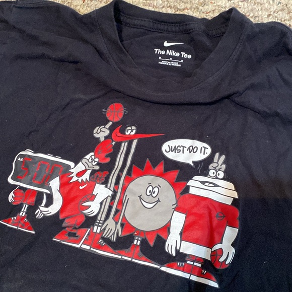 Nike Canadian Tee - Picture 3 of 3